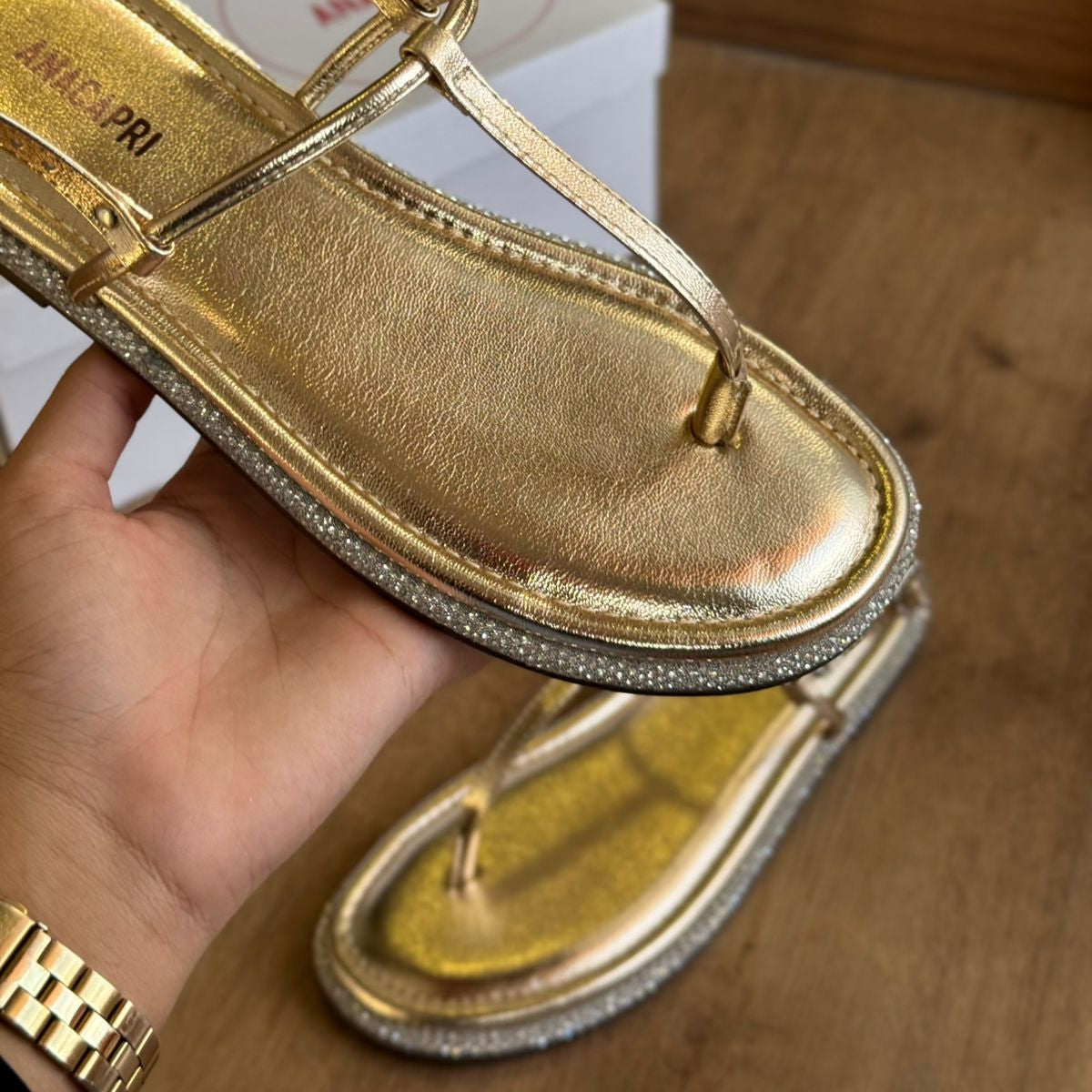 Sandália Ana Capri Rasteira Brilho Lateral C307020002