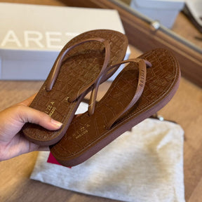 Chinelo de Dedo Arezzo Texturizado + Necessaire Z190260118