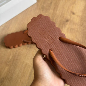 Chinelo de Dedo Arezzo Recouro Detalhe de Pétalas Z191290001