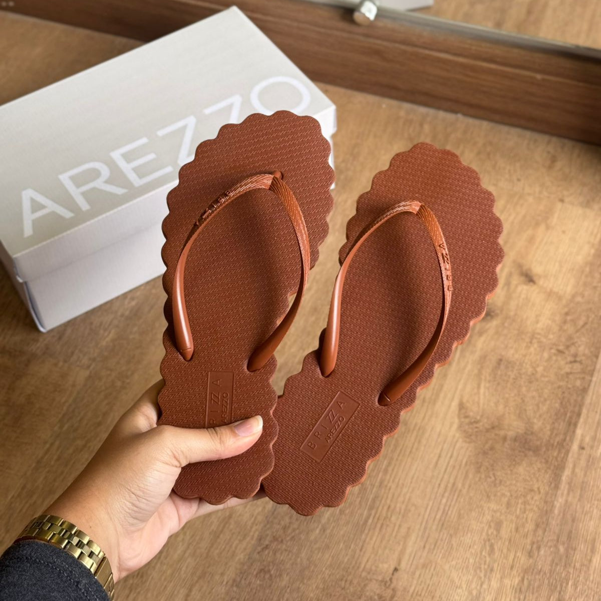 Chinelo de Dedo Arezzo Recouro Detalhe de Pétalas Z191290001