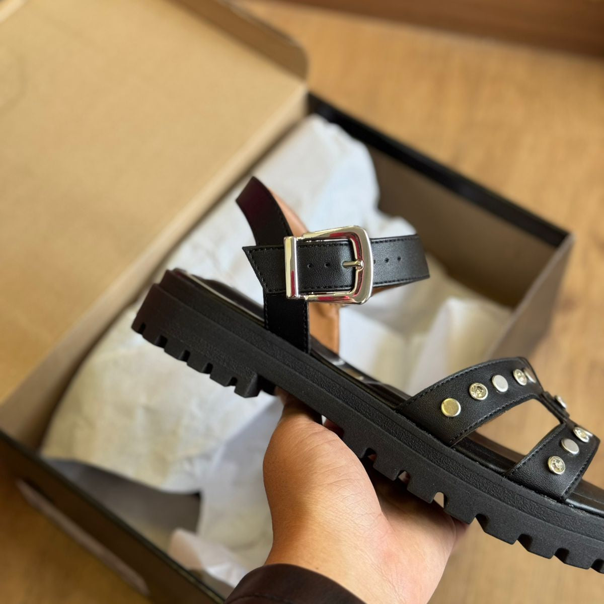 Sandália Vizzano Detalhes Dourados Circulares 6538.101