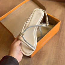 Sandália Beira Rio Rasteira com Tira Strass 8552.103