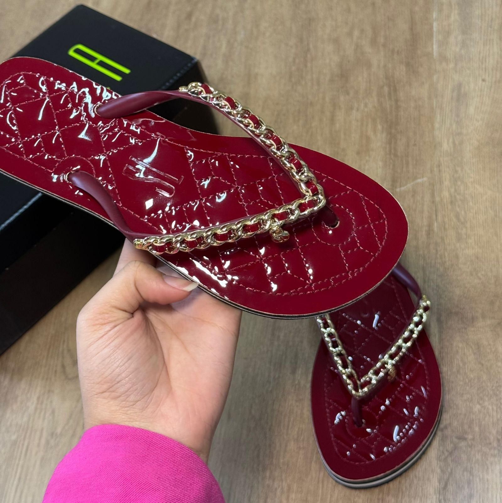 Sandália Santa Lolla Flip Flop Corrente Dourada 0106.0D67