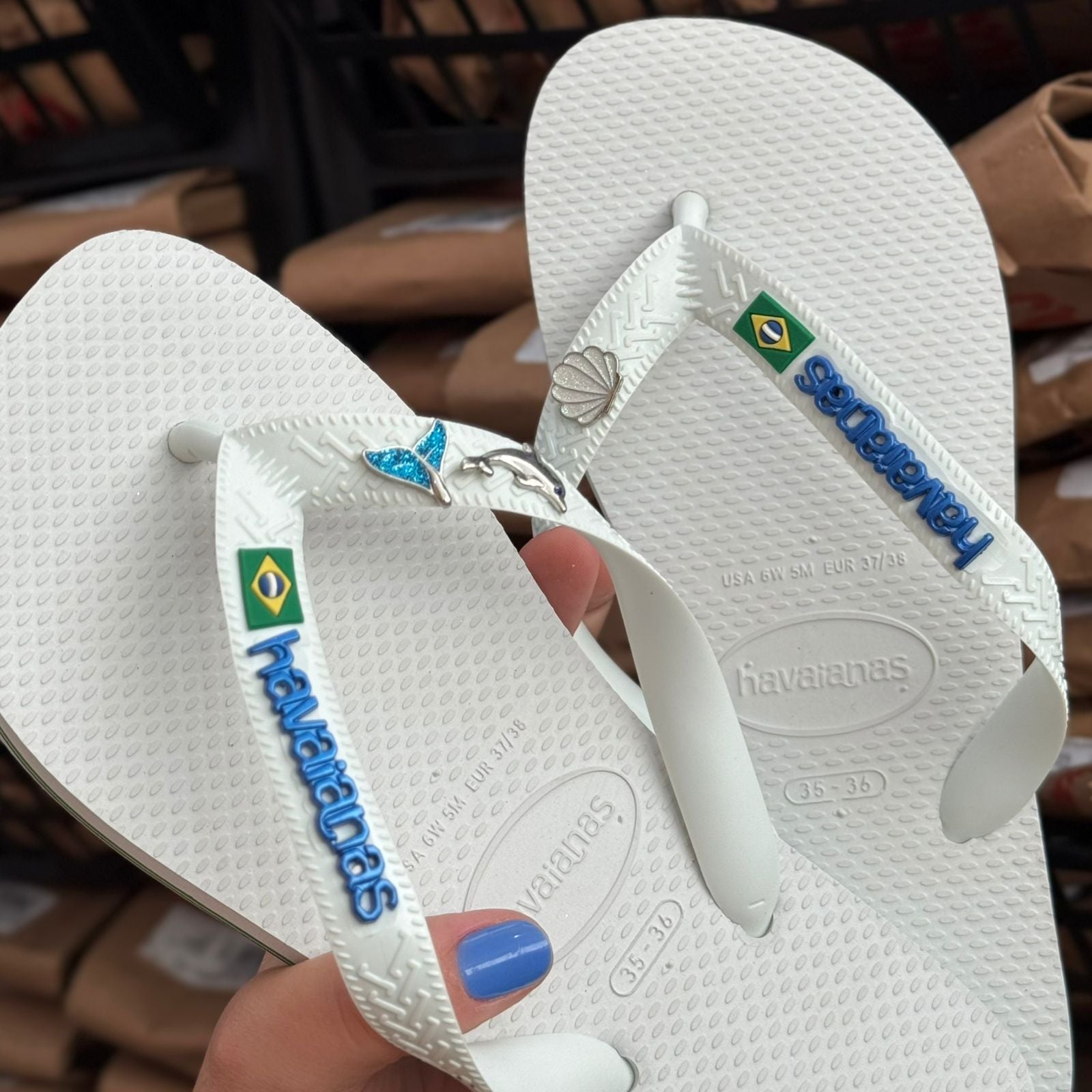 Havaianas Brasil +Placa Logo + Pin Sereia, Concha e Golfinho