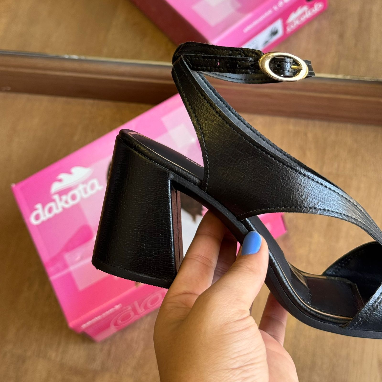 Salto Dakota Colmeia de Ouro Y9081