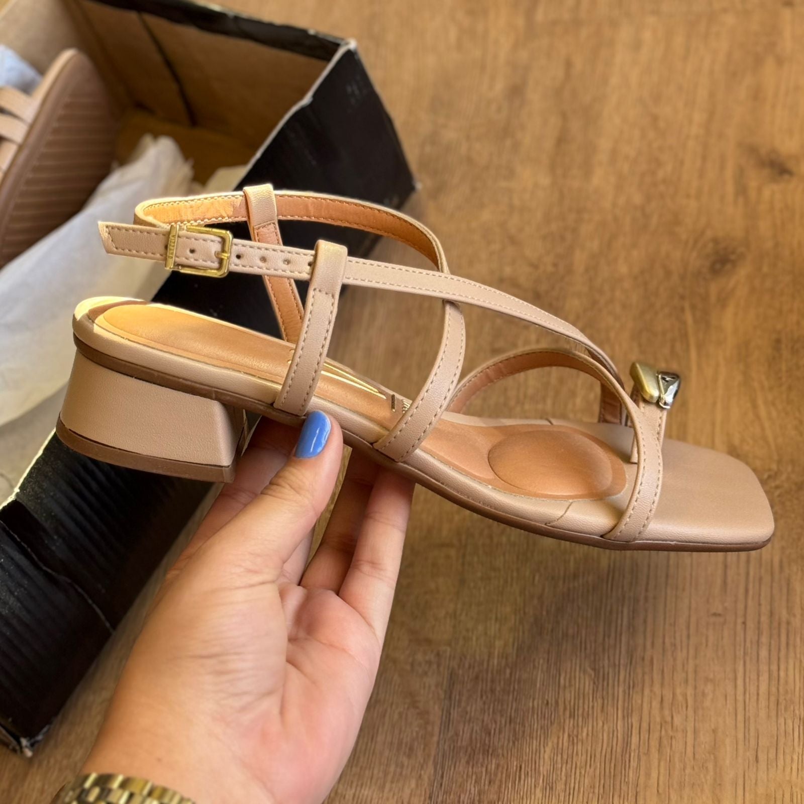 Sandália Vizzano Detalhe Dourado no Dedo 6454.123