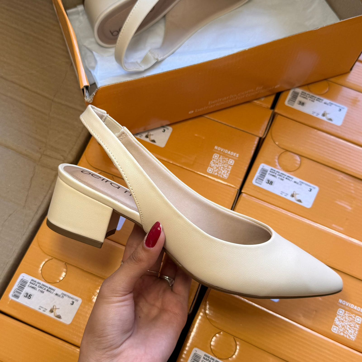 Sandália Beira Rio Salto Bloco e Bico Fino 4182.220