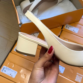 Sandália Beira Rio Salto Bloco e Bico Fino 4182.220