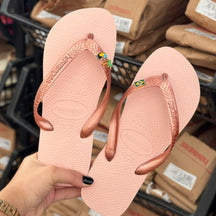 Havaianas Top + Pin Tucano, Coqueiro e Brasil