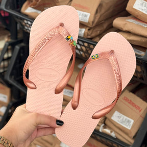 Havaianas Top + Pin Tucano, Coqueiro e Brasil