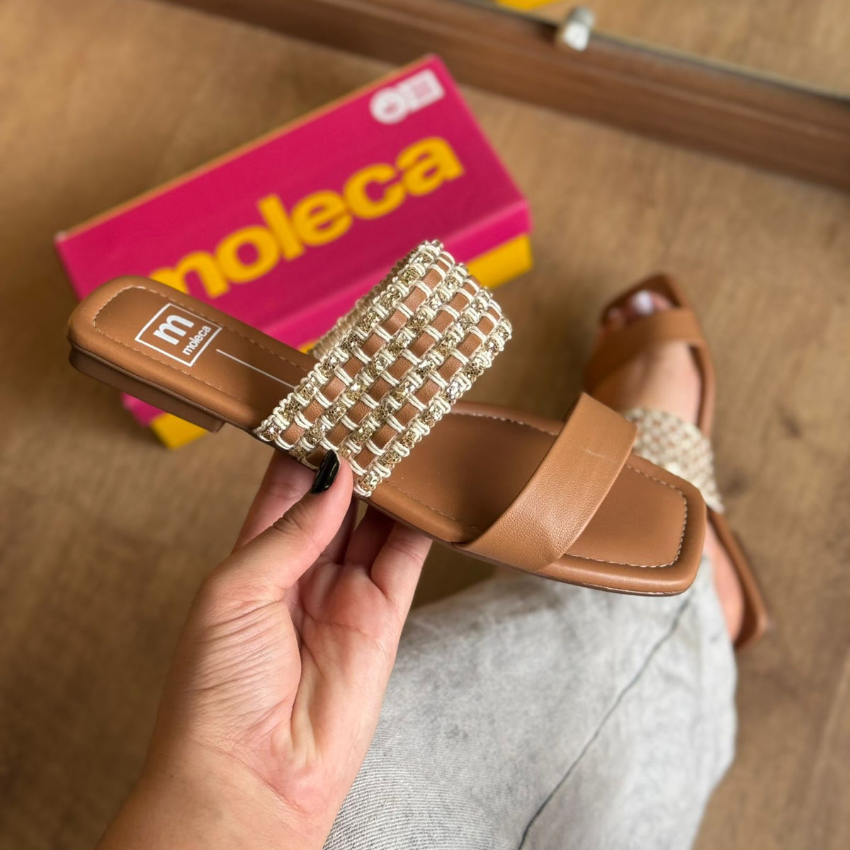 Sandália Rasteira Moleca Brilho Dourado 5462.146