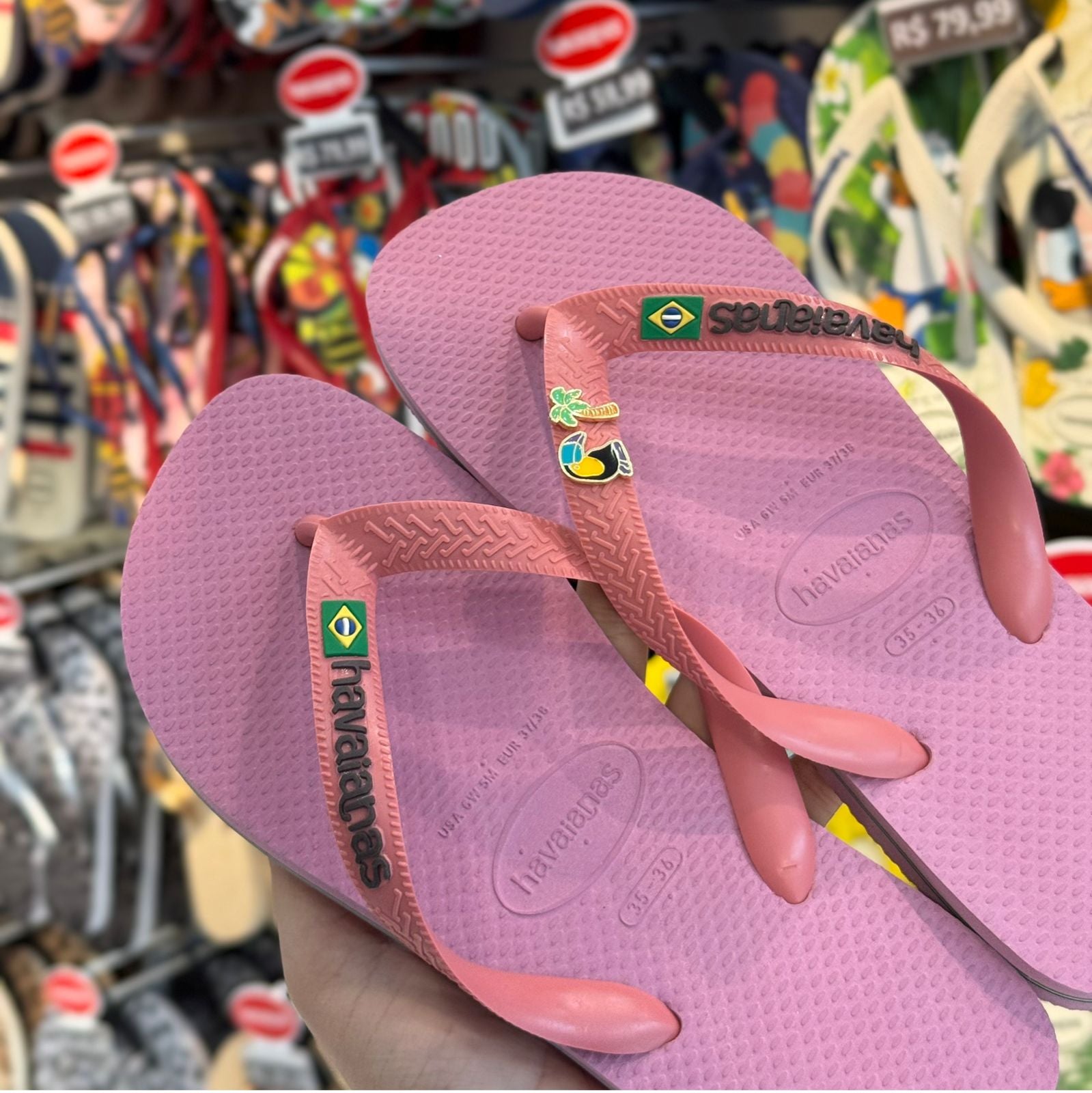 Havaianas Brasil Logo + Pin Tucano e Coqueiro