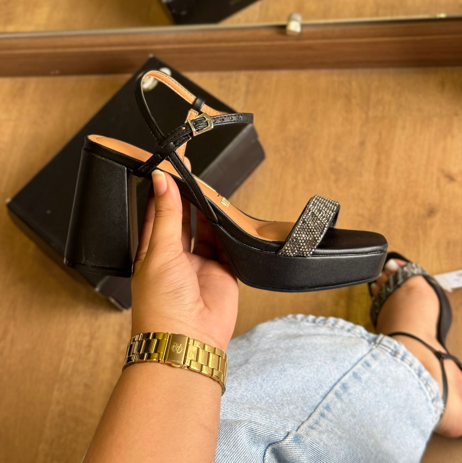 Sandália Vizzano Salto Bloco Tira Brilhosa 6472.215