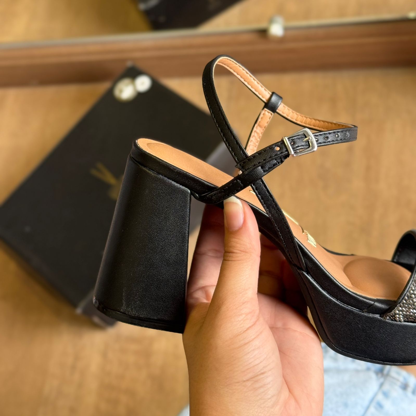 Sandália Vizzano Salto Bloco Tira Brilhosa 6472.215