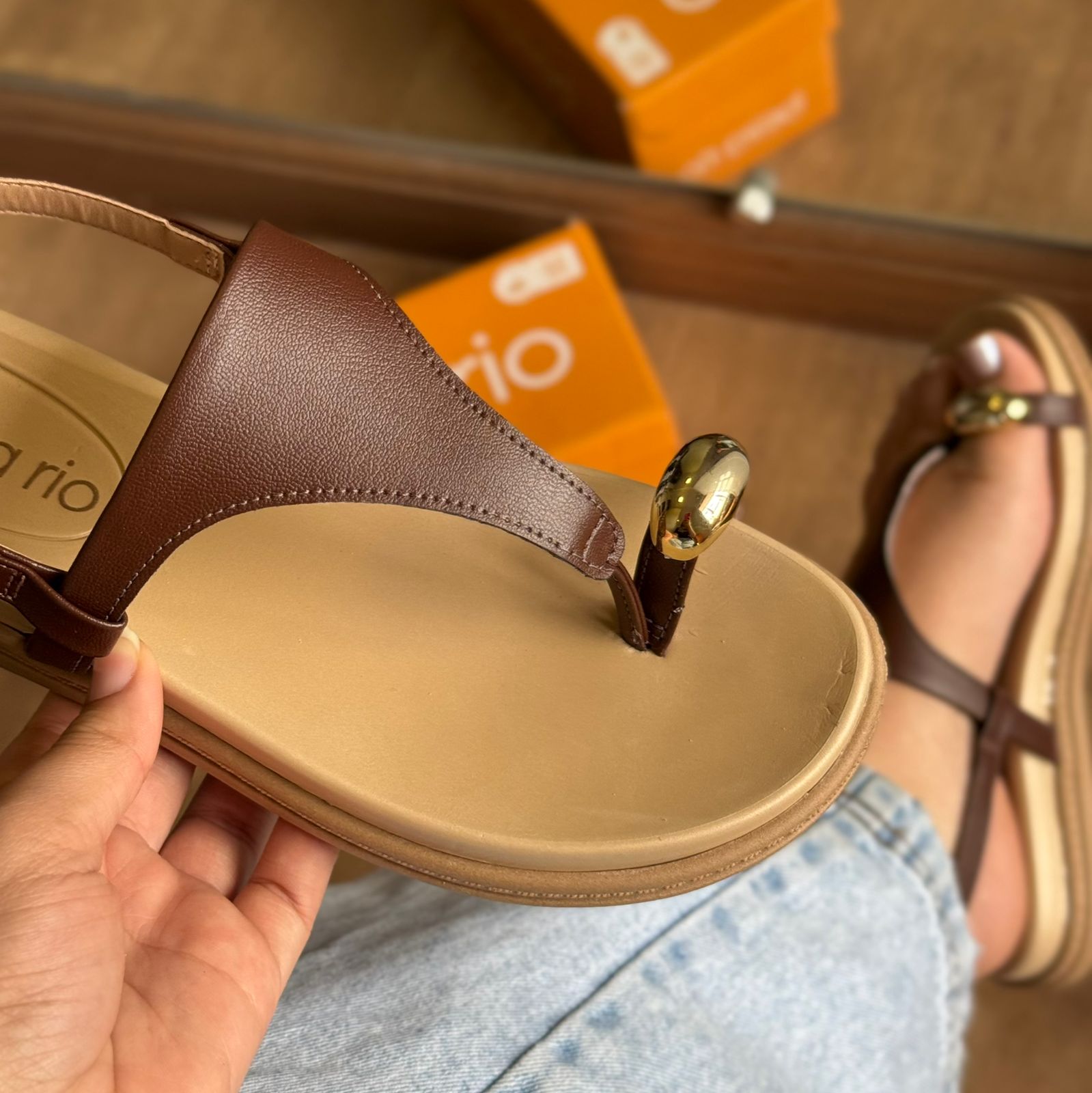 Sandália Beira Rio Detalhe Dourado 8513.113.14710