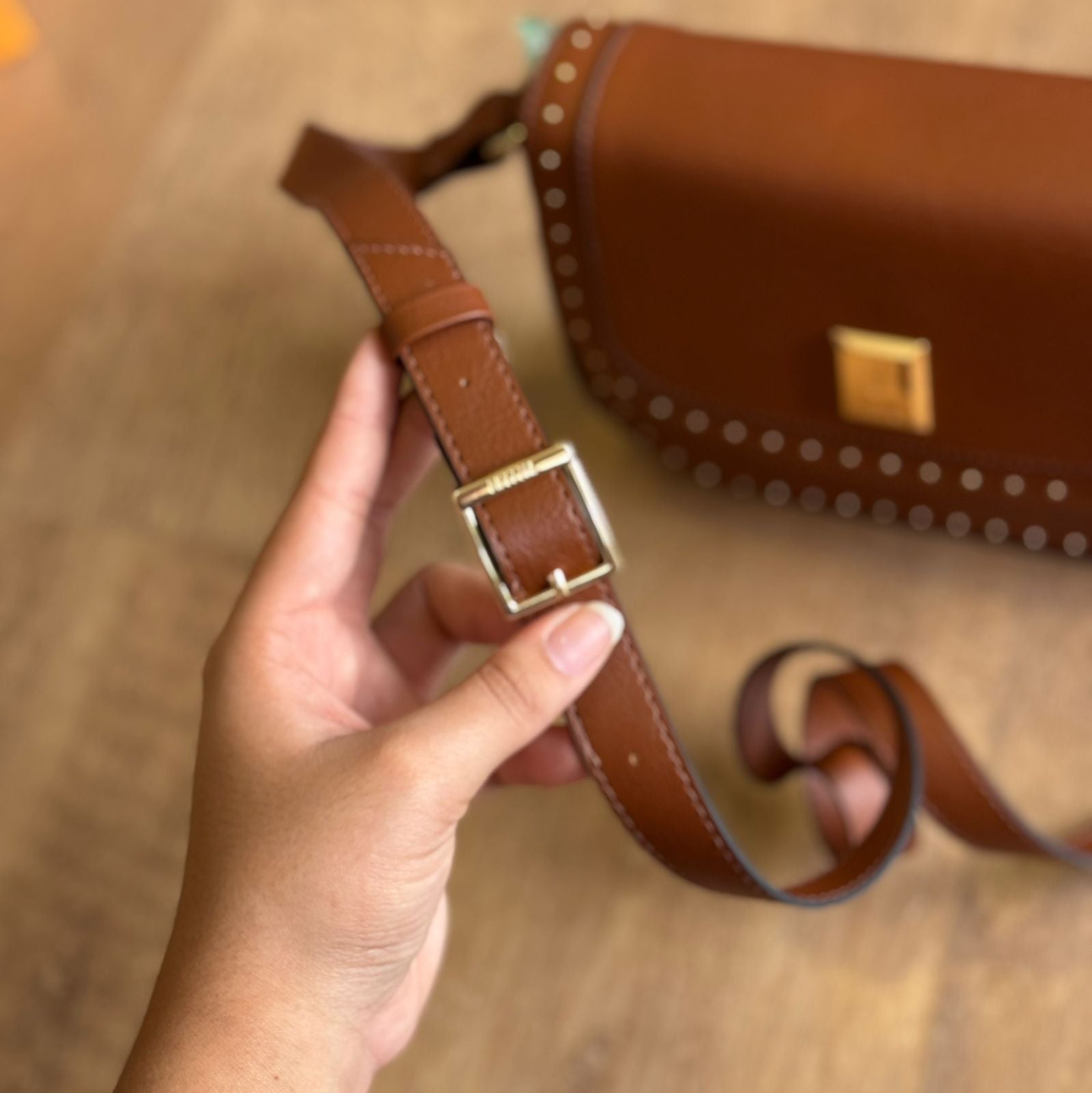 Bolsa Vizzano Placa Dourado 10085.2