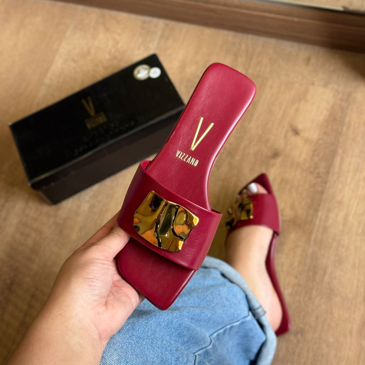 Sandália Vizzano Rasteira Detalhe Dourado 6553.100