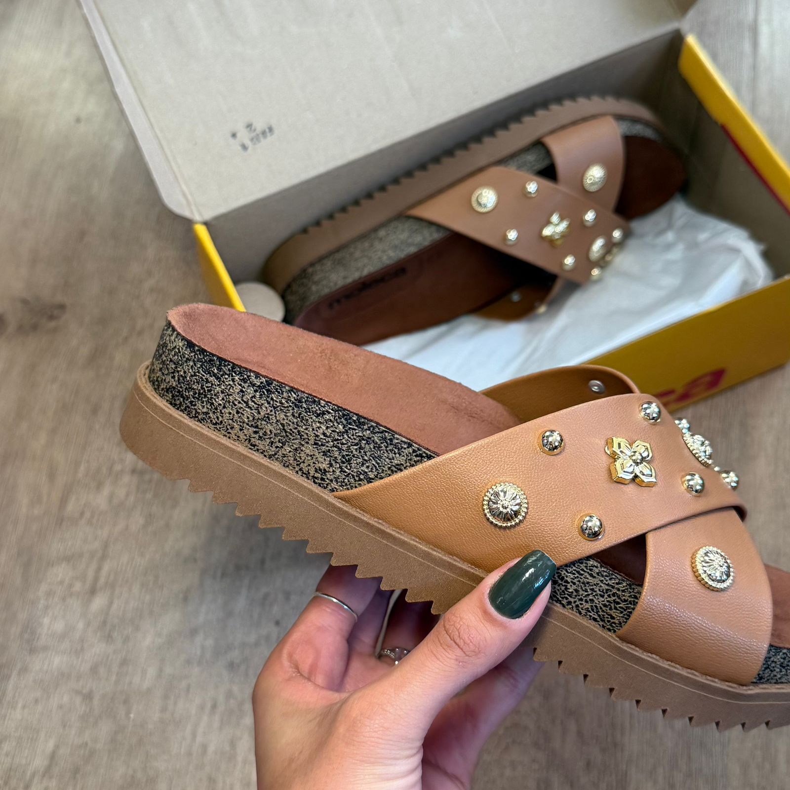 Sandália Papete Moleca em X Pedrarias 5500.112