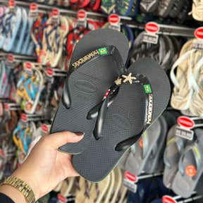 Havaianas Brasil + Placa Logo Dourado + Pin Estrela do Mar e Tartaruga