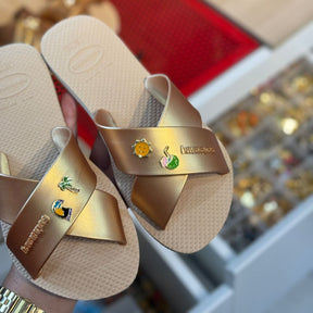 Havaianas Rasteirinha Aqua Metallic + Combinações de Pins