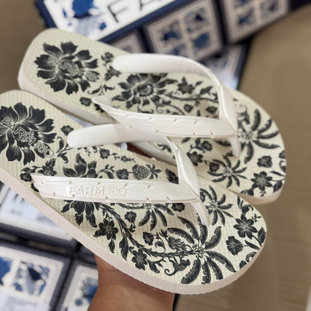 Chinelo de Dedo Flip Flop Farm Rio Janguada J10088001