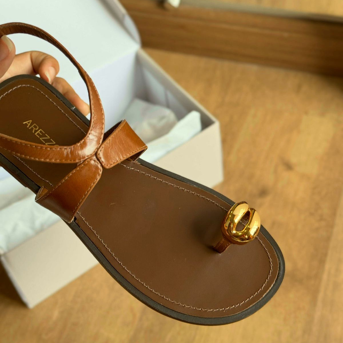 Sandália Arezzo Rasteira Couro Metal Bold A135690011