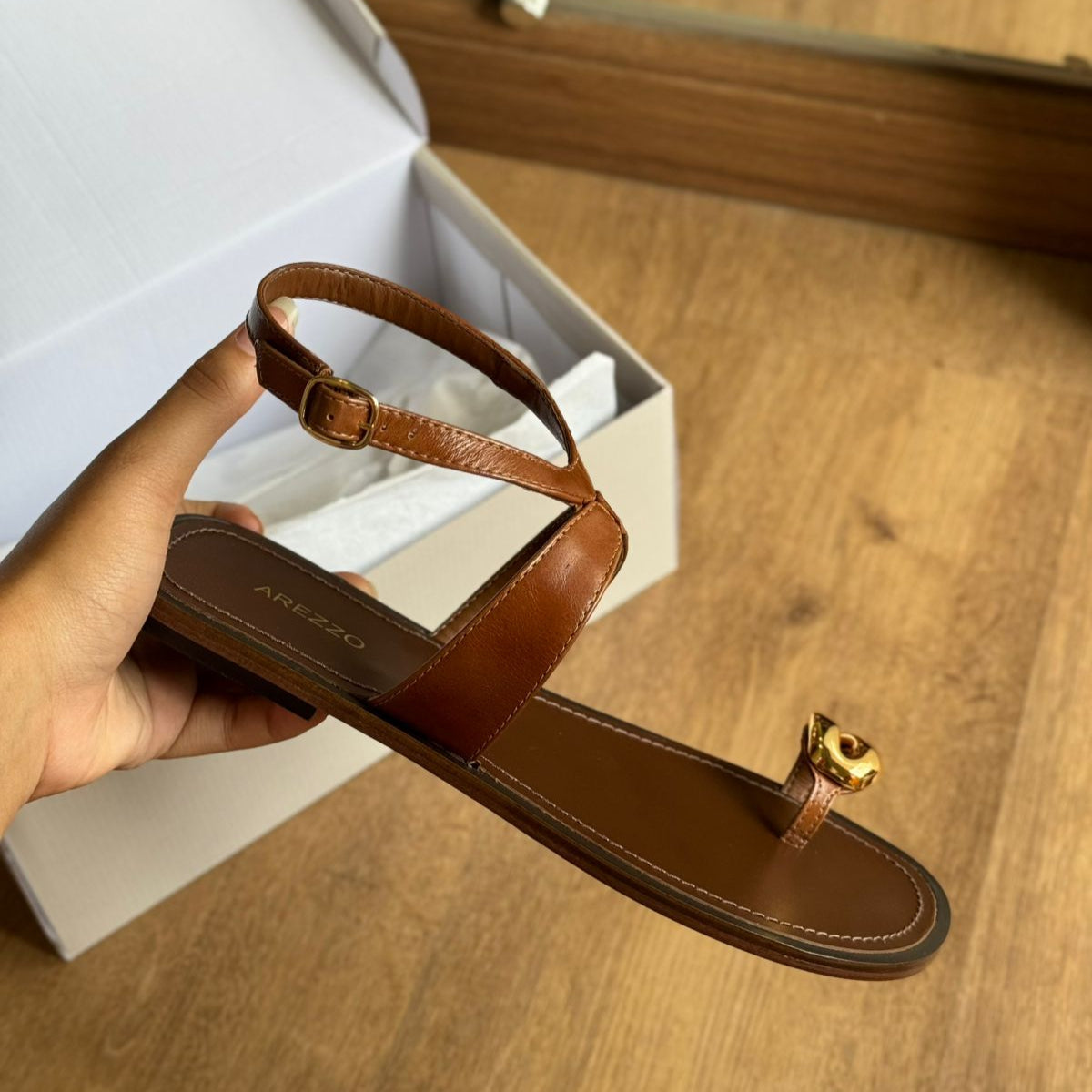 Sandália Arezzo Rasteira Couro Metal Bold A135690011