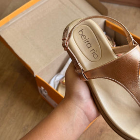 Sandália Beira Rio Detalhe Dourado 8513.113.14710