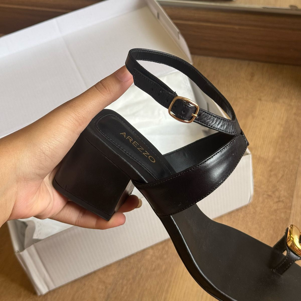 Sandália Arezzo Couro Salto Bloco Metal Bold A135560005