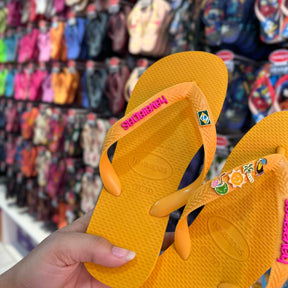 Havaianas Top + Placa Logo + Pins Brasil, Tucano, Coqueiro, Aguá de Coco e Sol