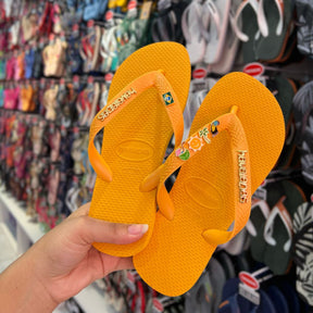 Havaianas Top + Placa Logo + Pins Brasil, Tucano, Coqueiro, Aguá de Coco e Sol