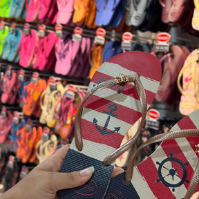 Havaianas Slim Nautical + Pin Âncora e Timão