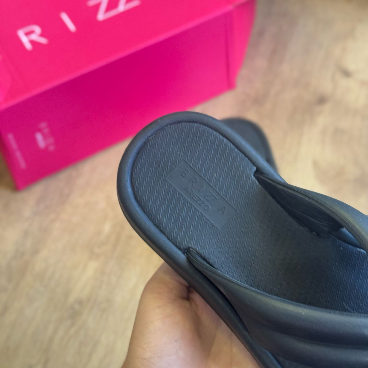 Sandália Arezzo Tiras Largas Brizza Z190100013