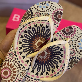 Chinelo de Dedo Arezzo Estampado Z190260121