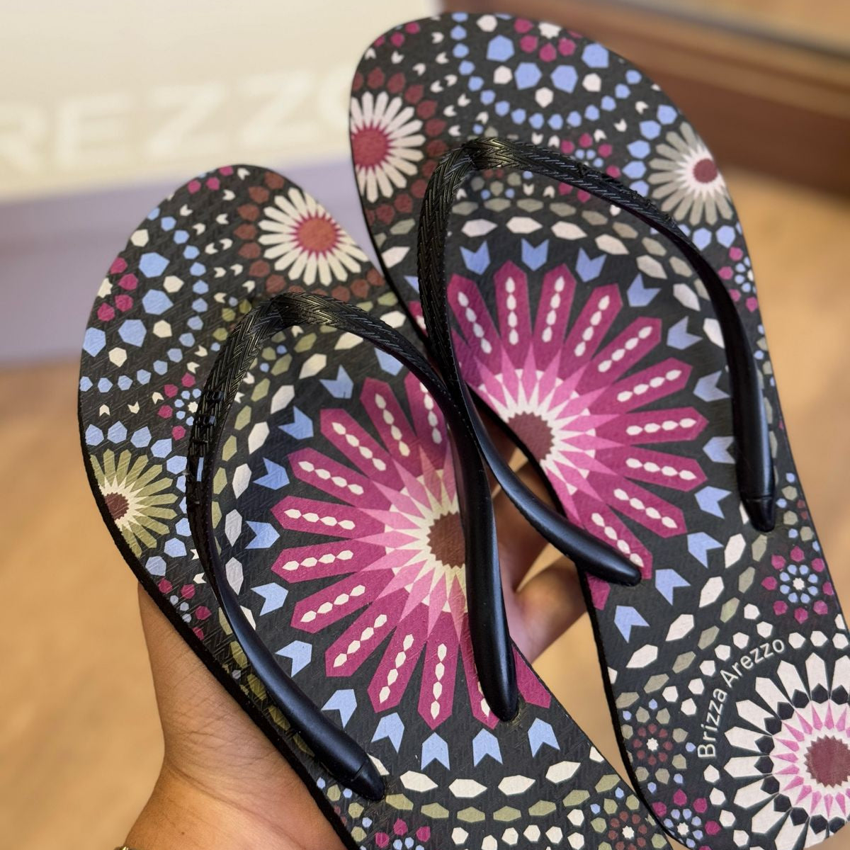 Chinelo de Dedo Arezzo Estampado Z190260121