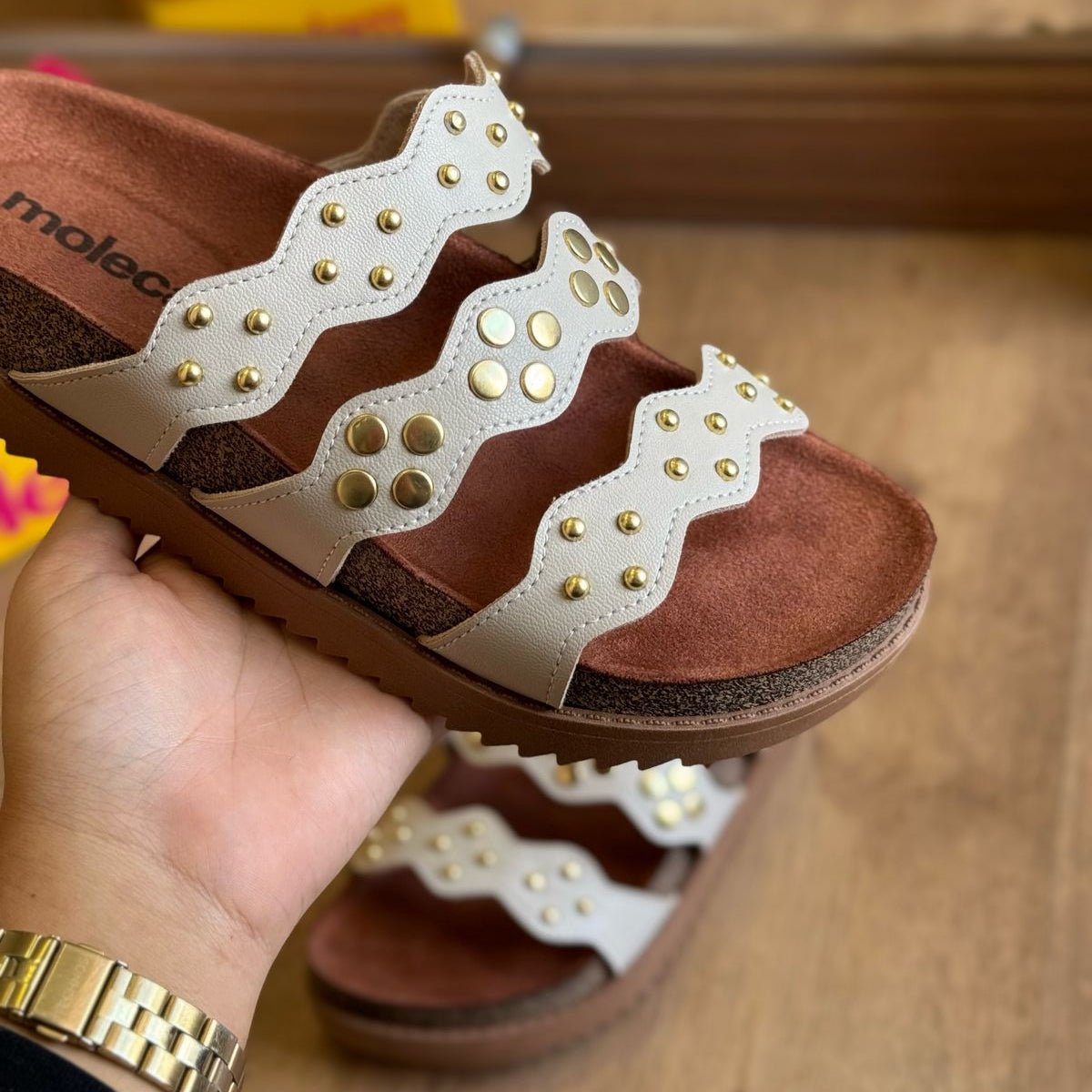 Sandália Moleca Papete com Pequenos Detalhes 5500.108