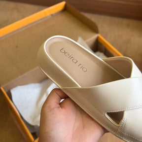 Sandália Beira Rio Rasteira em X 8542.101