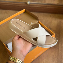 Sandália Beira Rio Rasteira em X 8542.101