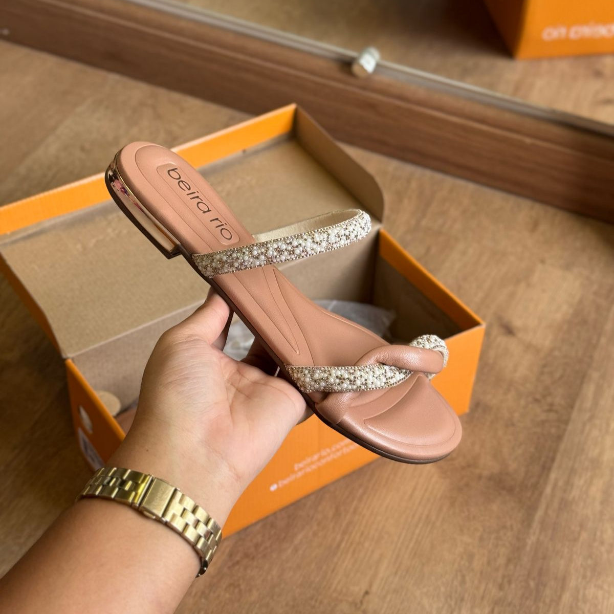 Sandália Beira Rio Tiras Entrelaçadas Brilhosas 8263.976