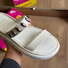 Sandália Moleca Detalhe de Pontinhos Dourados 5504.112