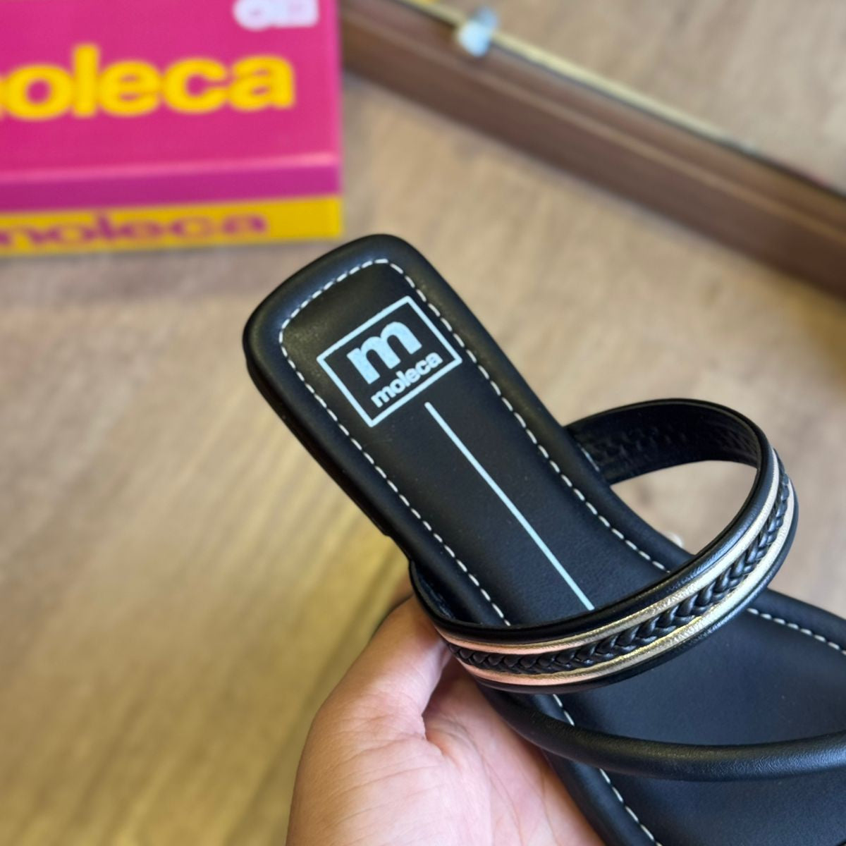 Sandália Moleca Rasteira Duas Tiras Brilhosas 5462.142