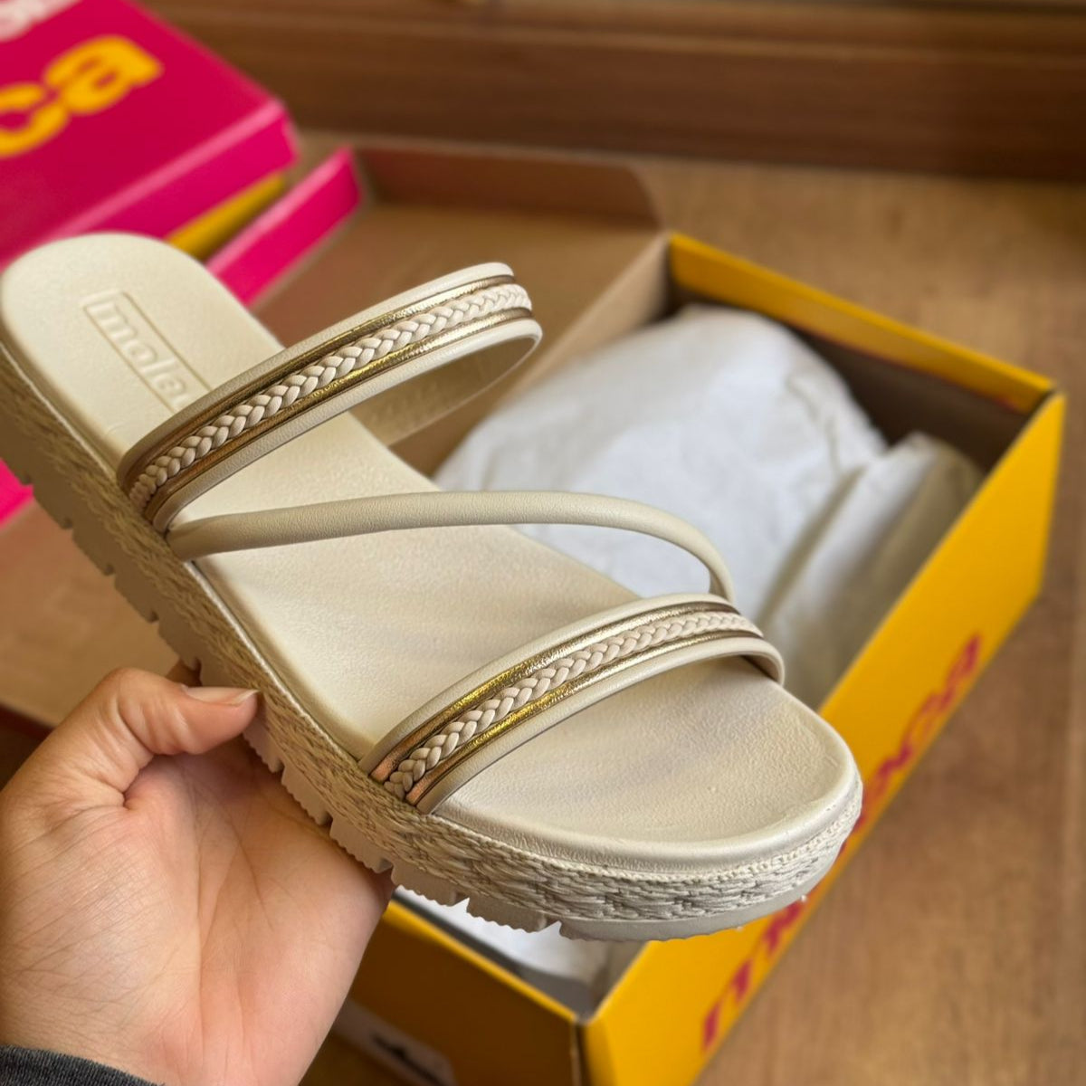 Sandália Moleca Tiras Dourado 5539.105