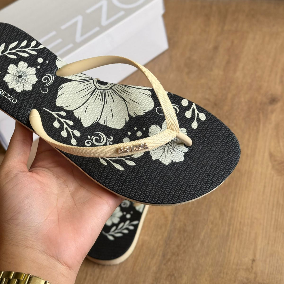 Chinelo de Dedo Arezzo Floral Z190260130