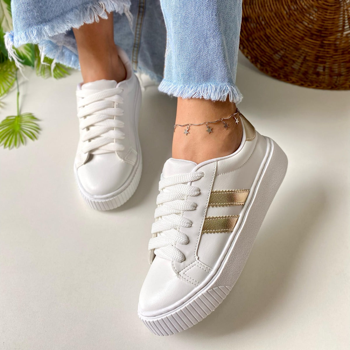 Tênis Skynner Detalhe Duas Tiras Laterais  25-101