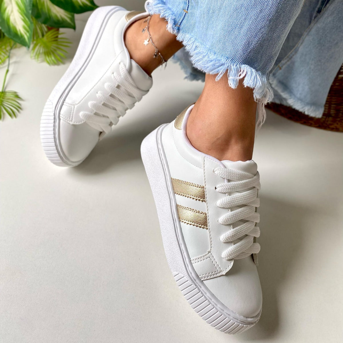 Tênis Skynner Detalhe Duas Tiras Laterais  25-101