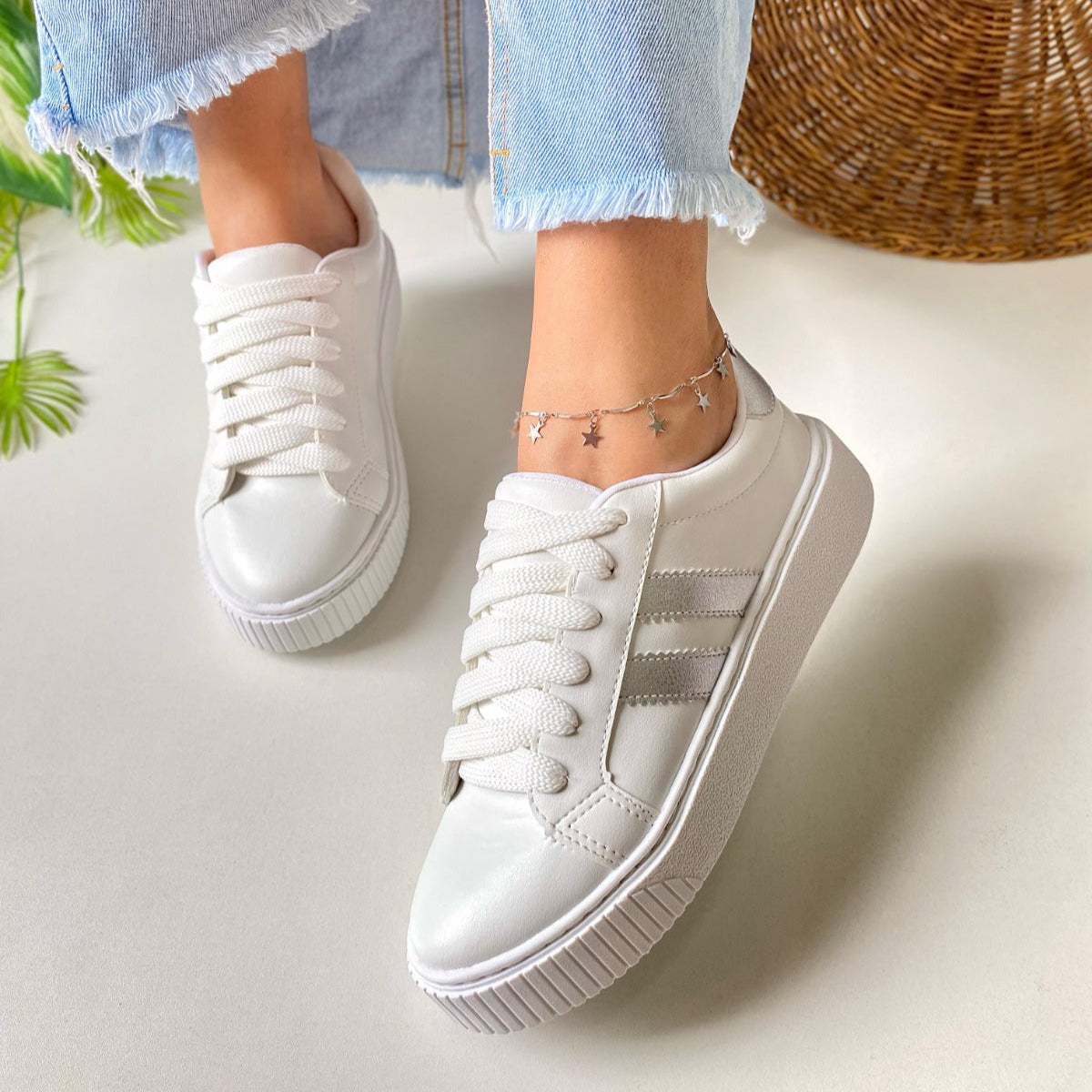 Tênis Skynner Detalhe Duas Tiras Laterais  25-101