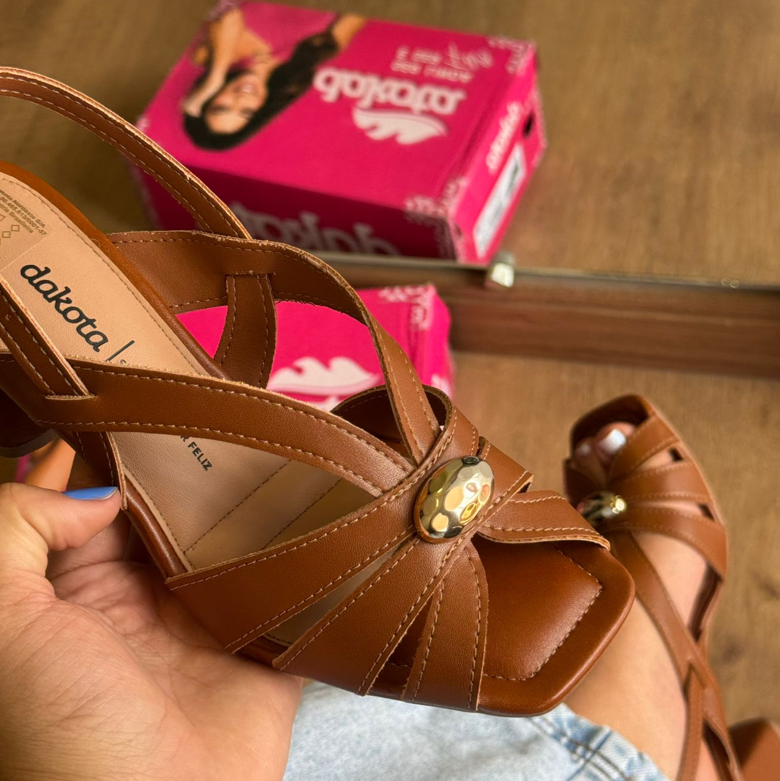 Sandália Dakota de Salto Bloco Detalhe Dourado Y9203