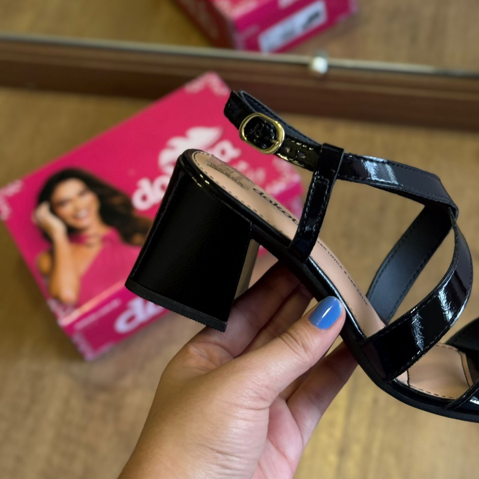 Sandália Dakota de Salto Bloco Detalhe Circular Y9753