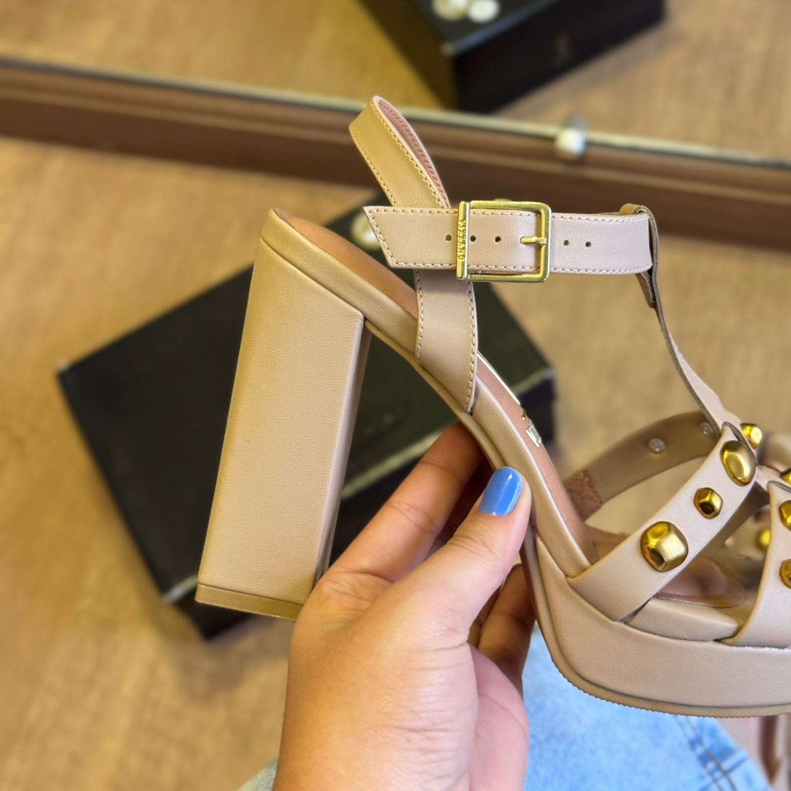 Sandália Vizzano Salto Bloco Detalhes Pedrarias 6551.106