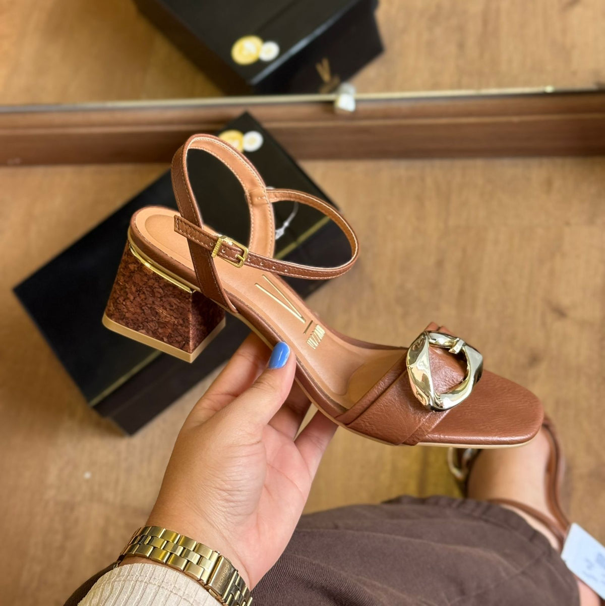 Salto Vizzano Argola Dourado 6428.155